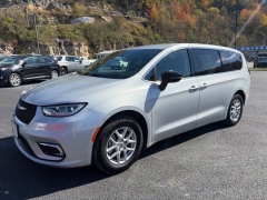 Used 2024  Chrysler Pacifica Touring L FWD at Clutts Auto Sales near Hazard&comma; KY