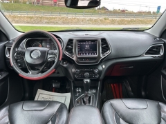 Used 2019  Jeep Cherokee 4d SUV 4WD Trailhawk 3.2L at Clutts Auto Sales near Hazard, KY