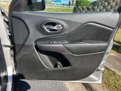 Used 2019 Jeep Cherokee 4d SUV 4WD Limited 3.2L at Clutts Auto Sales near Hazard, KY