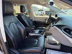 Used 2023  Chrysler Pacifica Touring L FWD at Clutts Auto Sales near Hazard&comma; KY