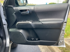 Used 2019  Toyota Tacoma 4WD Access Cab TRD Off-Road at Clutts Auto Sales near Hazard, KY