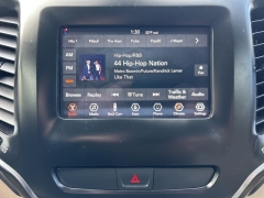 Used 2019  Jeep Cherokee 4d SUV FWD Latitude 3&period;2L at Clutts Auto Sales near Hazard&comma; KY