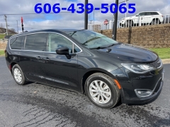 Used 2020  Chrysler Pacifica 4d Wagon Touring at Clutts Auto Sales near Hazard, KY