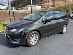 Used 2020  Chrysler Pacifica 4d Wagon Touring at Clutts Auto Sales near Hazard, KY