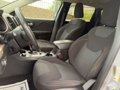 Used 2016  Jeep Cherokee 4d SUV 4WD Latitude at Clutts Auto Sales near Hazard&comma; KY