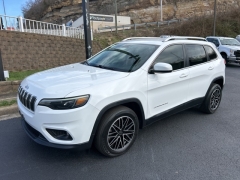 Used 2019  Jeep Cherokee 4d SUV FWD Latitude 3&period;2L at Clutts Auto Sales near Hazard&comma; KY