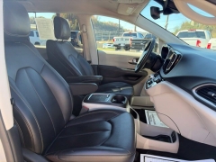 Used 2024  Chrysler Pacifica Touring L FWD at Clutts Auto Sales near Hazard&comma; KY