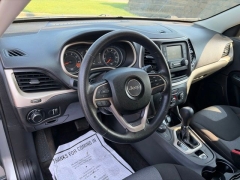 Used 2015  Jeep Cherokee 4d SUV 4WD Sport at Clutts Auto Sales near Hazard&comma; KY