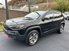 Used 2019  Jeep Cherokee 4d SUV 4WD Trailhawk 3.2L at Clutts Auto Sales near Hazard, KY