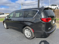 Used 2020  Chrysler Pacifica 4d Wagon Touring at Clutts Auto Sales near Hazard, KY