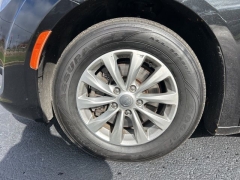 Used 2020  Chrysler Pacifica 4d Wagon Touring at Clutts Auto Sales near Hazard&comma; KY