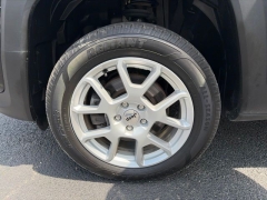 Used 2022  Jeep Renegade Latitude 4x4 at Clutts Auto Sales near Hazard&comma; KY