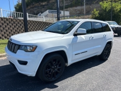 Used 2019 Jeep Grand Cherokee 4d SUV 4WD Laredo Altitude at Clutts Auto Sales near Hazard, KY