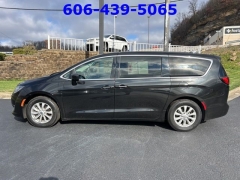 Used 2020  Chrysler Pacifica 4d Wagon Touring at Clutts Auto Sales near Hazard&comma; KY