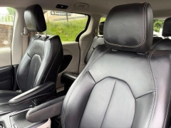 Used 2023  Chrysler Pacifica Touring L FWD at Clutts Auto Sales near Hazard&comma; KY