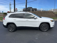 Used 2019  Jeep Cherokee 4d SUV FWD Latitude 3&period;2L at Clutts Auto Sales near Hazard&comma; KY