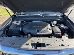 Used 2021  GMC Canyon 4WD Crew Cab 128" AT4 w/Leather at Clutts Auto Sales near Hazard, KY