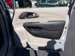Used 2024  Chrysler Pacifica Touring L FWD at Clutts Auto Sales near Hazard&comma; KY