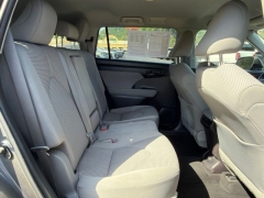Used 2022  Toyota Highlander LE FWD at Clutts Auto Sales near Hazard&comma; KY