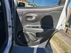 Used 2018  Jeep Renegade 4d SUV 4WD Latitude Altitude at Clutts Auto Sales near Hazard&comma; KY