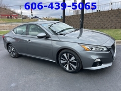 Used 2021  Nissan Altima 2&period;5 SL Sedan at Clutts Auto Sales near Hazard&comma; KY