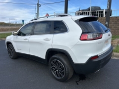 Used 2019  Jeep Cherokee 4d SUV FWD Latitude 3&period;2L at Clutts Auto Sales near Hazard&comma; KY