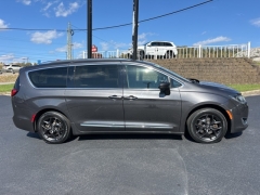 Used 2020 Chrysler Pacifica 4d Wagon Touring L at Clutts Auto Sales near Hazard, KY
