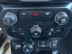 Used 2018  Jeep Renegade 4d SUV 4WD Latitude Altitude at Clutts Auto Sales near Hazard&comma; KY