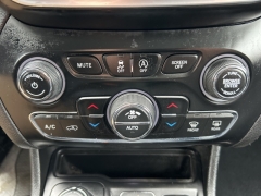 Used 2019  Jeep Cherokee 4d SUV 4WD Limited 3&period;2L at Clutts Auto Sales near Hazard&comma; KY