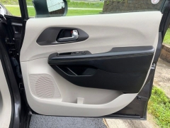 Used 2023  Chrysler Pacifica Touring L FWD at Clutts Auto Sales near Hazard&comma; KY