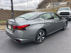 Used 2021  Nissan Altima 2&period;5 SL Sedan at Clutts Auto Sales near Hazard&comma; KY