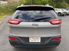 Used 2016  Jeep Cherokee 4d SUV 4WD Latitude at Clutts Auto Sales near Hazard&comma; KY