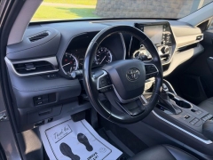 Used 2022  Toyota Highlander XLE AWD at Clutts Auto Sales near Hazard&comma; KY