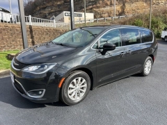 Used 2020  Chrysler Pacifica 4d Wagon Touring at Clutts Auto Sales near Hazard&comma; KY