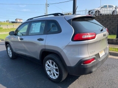 Used 2015  Jeep Cherokee 4d SUV 4WD Sport at Clutts Auto Sales near Hazard&comma; KY