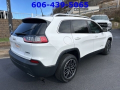 Used 2019  Jeep Cherokee 4d SUV FWD Latitude 3&period;2L at Clutts Auto Sales near Hazard&comma; KY
