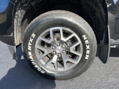 Used 2021  GMC Canyon 4WD Crew Cab 128" AT4 w/Leather at Clutts Auto Sales near Hazard, KY