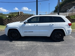 Used 2019 Jeep Grand Cherokee 4d SUV 4WD Laredo Altitude at Clutts Auto Sales near Hazard, KY