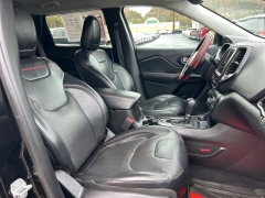 Used 2019  Jeep Cherokee 4d SUV 4WD Trailhawk 3.2L at Clutts Auto Sales near Hazard, KY