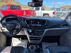Used 2024  Chrysler Pacifica Touring L FWD at Clutts Auto Sales near Hazard&comma; KY