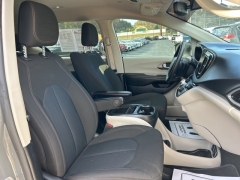 Used 2020  Chrysler Pacifica 4d Wagon Touring at Clutts Auto Sales near Hazard, KY