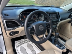 Used 2019  Jeep Cherokee 4d SUV FWD Latitude 3&period;2L at Clutts Auto Sales near Hazard&comma; KY