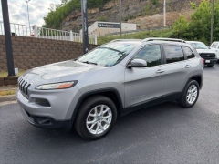 Used 2016  Jeep Cherokee 4d SUV 4WD Latitude at Clutts Auto Sales near Hazard&comma; KY
