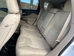 Used 2019  Jeep Cherokee 4d SUV FWD Latitude 3&period;2L at Clutts Auto Sales near Hazard&comma; KY