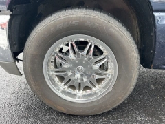 Used 2004  GMC Yukon 4d SUV 4WD SLE at Clutts Auto Sales near Hazard&comma; KY