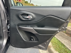 Used 2019 Jeep Cherokee 4d SUV 4WD Limited 2.0L Turbo at Clutts Auto Sales near Hazard, KY