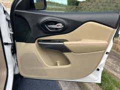 Used 2019  Jeep Cherokee 4d SUV FWD Latitude 3&period;2L at Clutts Auto Sales near Hazard&comma; KY