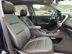 Used 2023  GMC Acadia AWD 4dr SLT at Clutts Auto Sales near Hazard&comma; KY