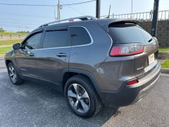 Used 2019 Jeep Cherokee 4d SUV 4WD Limited 3.2L at Clutts Auto Sales near Hazard, KY