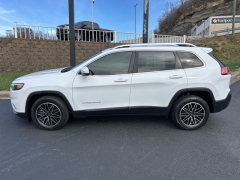 Used 2019  Jeep Cherokee 4d SUV FWD Latitude 3&period;2L at Clutts Auto Sales near Hazard&comma; KY